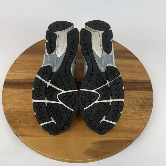 Mens New Balance 2002R Gray Suede Athletic Running Sneakers Shoes Size 8.5 D GUC - Picture 8 of 9